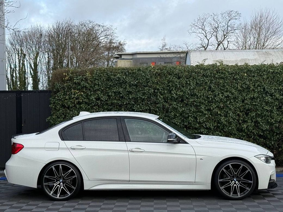 2015 BMW 3 Series 320d M-SPORT COMPETITION // HEADS-UP DISPLAY // LEATHER M-SPORT INTERIOR // REVERSE CAMERA €18,750