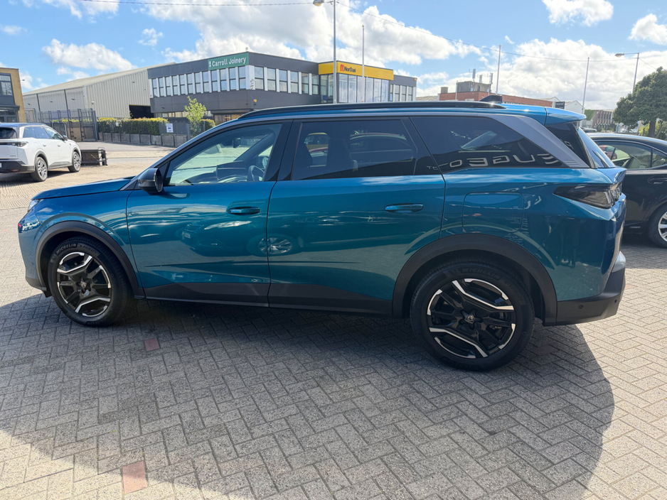 2025 Peugeot 5008 - image 8