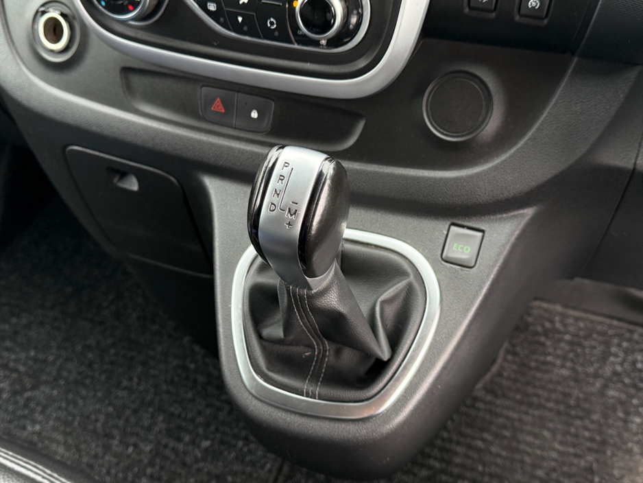 2021 Renault Trafic - image 24