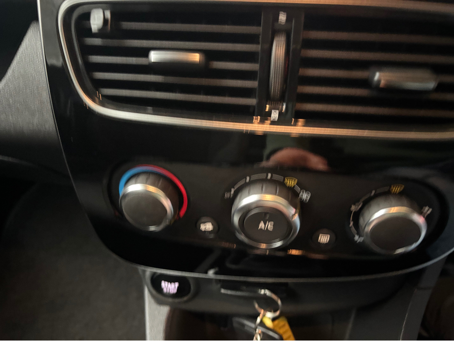 2019 Renault Clio - image 5