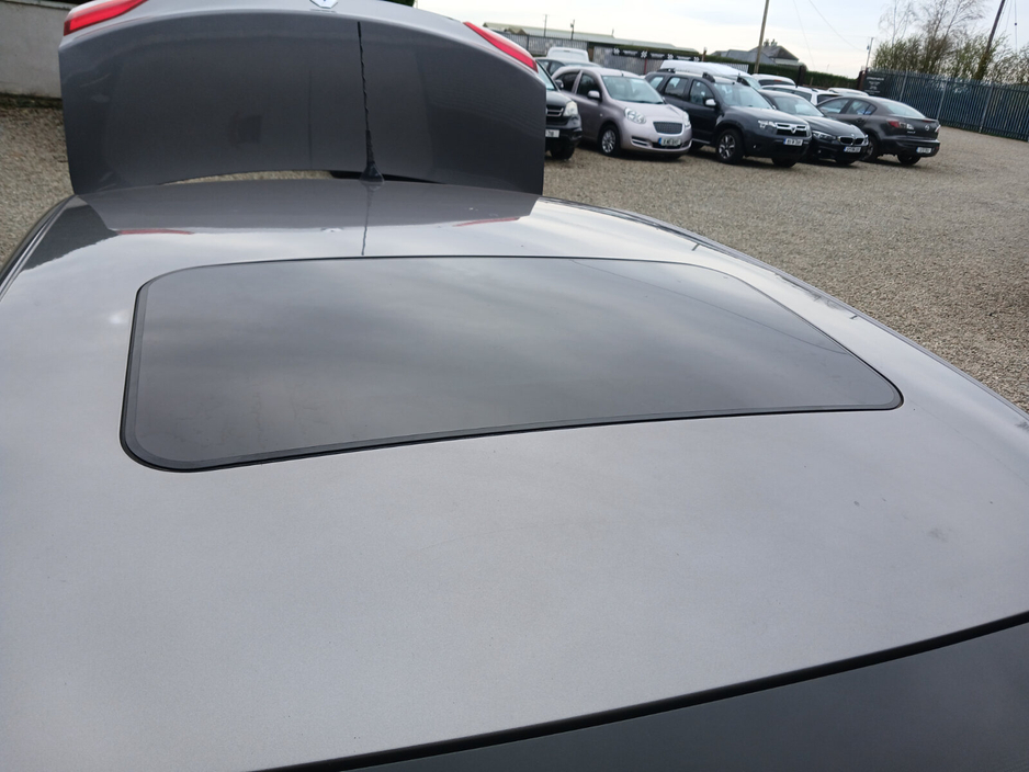 2015 Renault Fluence - image 14