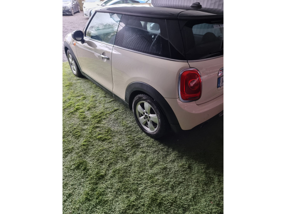 2014 MINI Hatch - image 4