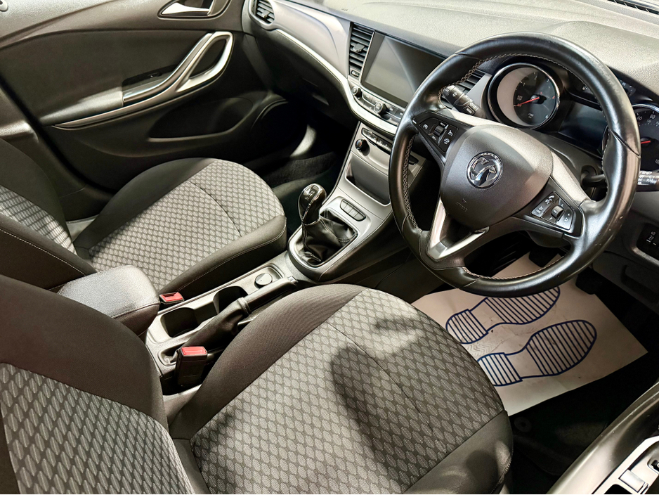 2017 Opel Astra - image 14