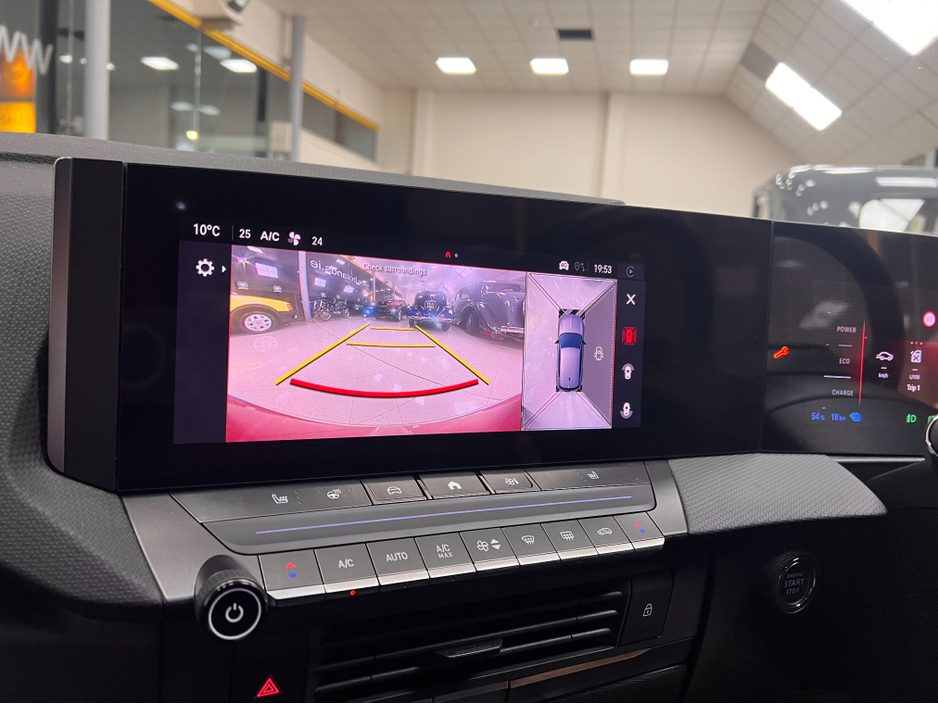 2024 Opel Astra Amazing Car 180BHP Hybrid Auto Top Of The Sportsline GS Huge Spec As New Only 3900 Kms www.bolands.ie Est.1955 €32,950