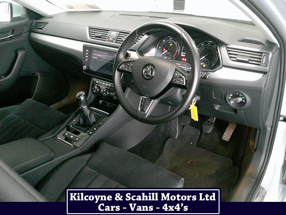 2017 Skoda Superb - image 24