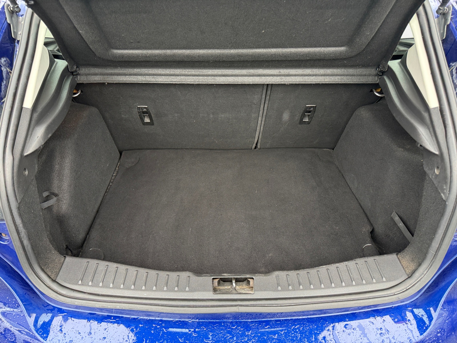 2018 Ford Focus - image 9