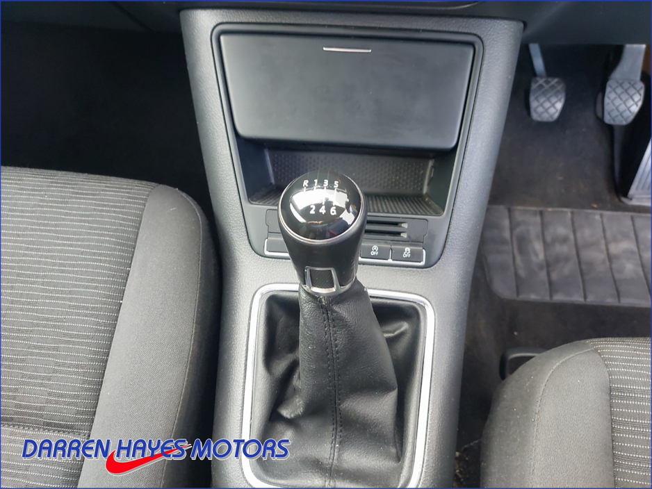 2012 Volkswagen Tiguan - image 13