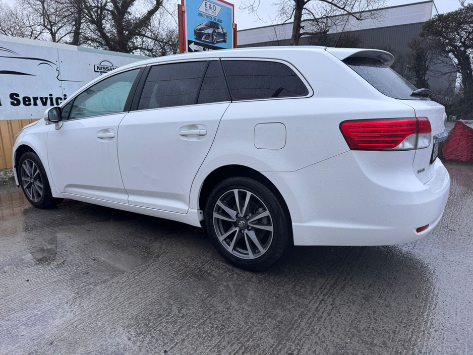 2015 Toyota Avensis 2.0 D-4D ICON ESTATE 5DR OVERMOUNT 126BHP €10,800