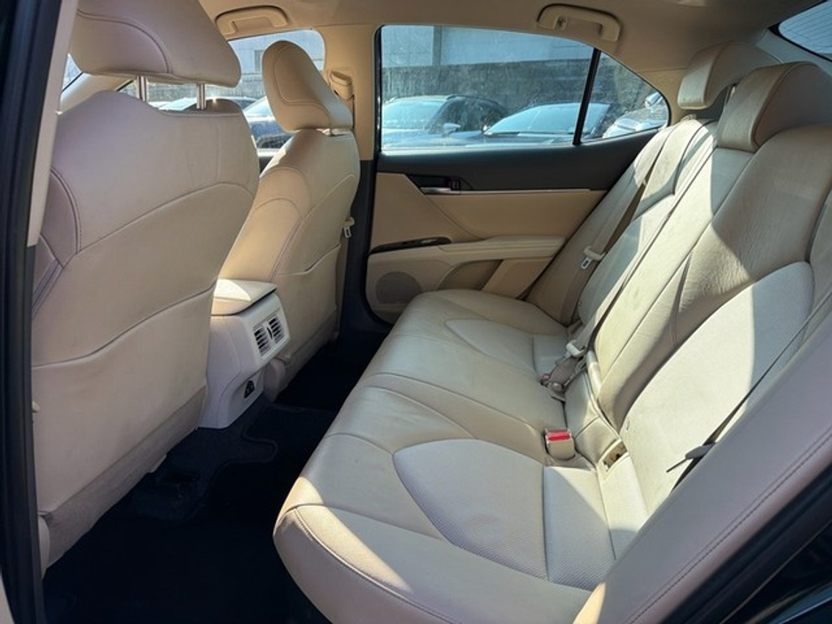 2019 Toyota Camry - image 7