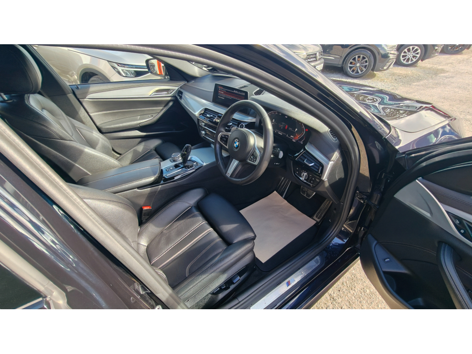 2019 BMW 5 Series - image 12