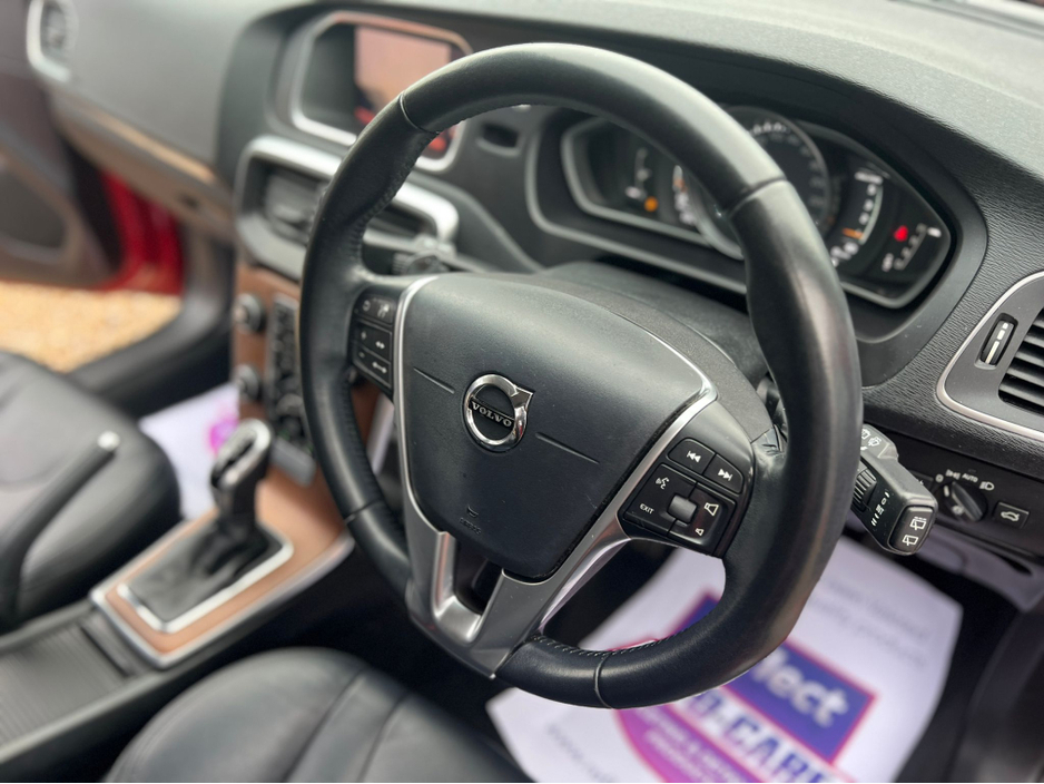 2019 Volvo V40 ==STUNNING VOLVO V40//AUTO//HUGE SPEC//FULL LEATHER// €17,500