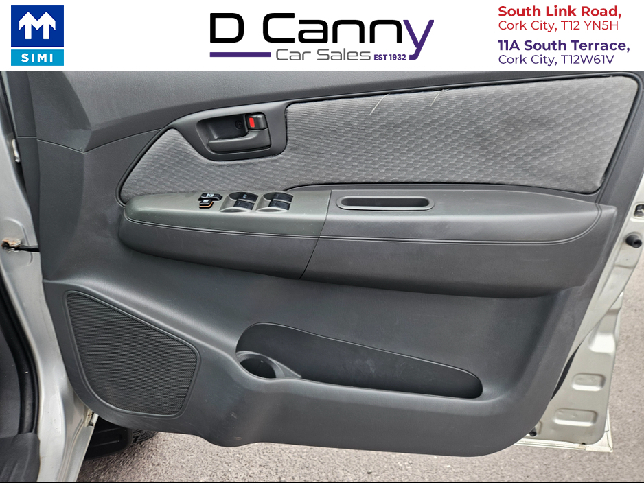 2013 Toyota Hilux - image 12