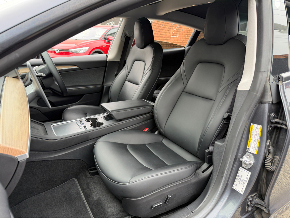 2023 Tesla Model 3 - image 28