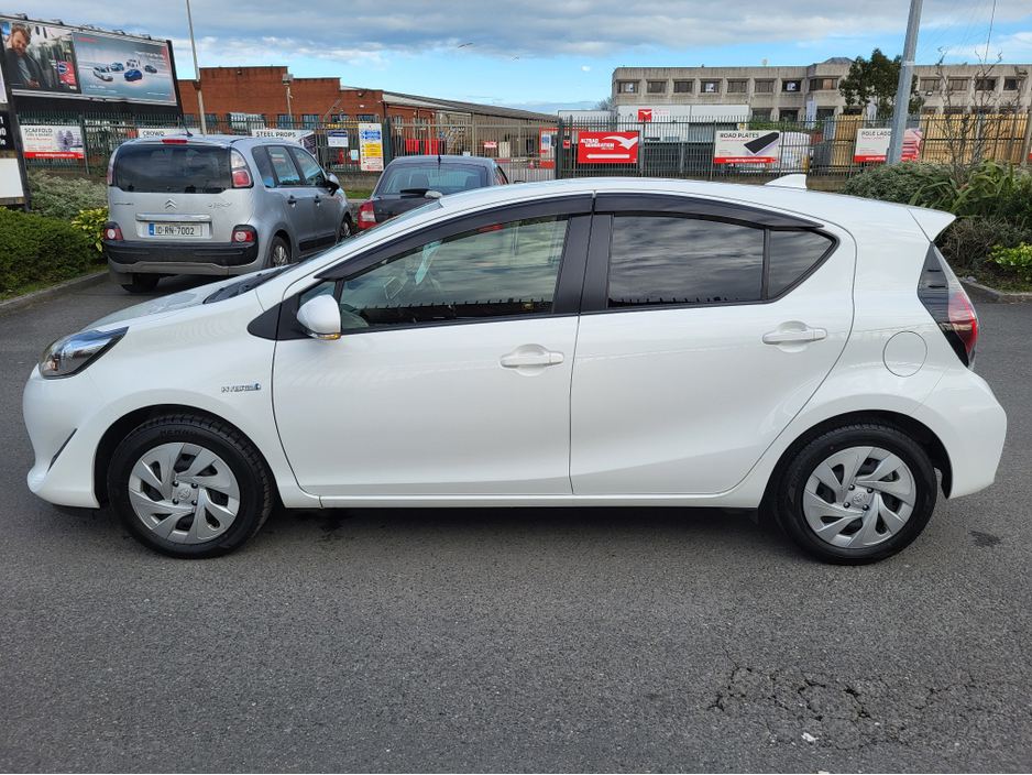 2020 Toyota Aqua - image 6