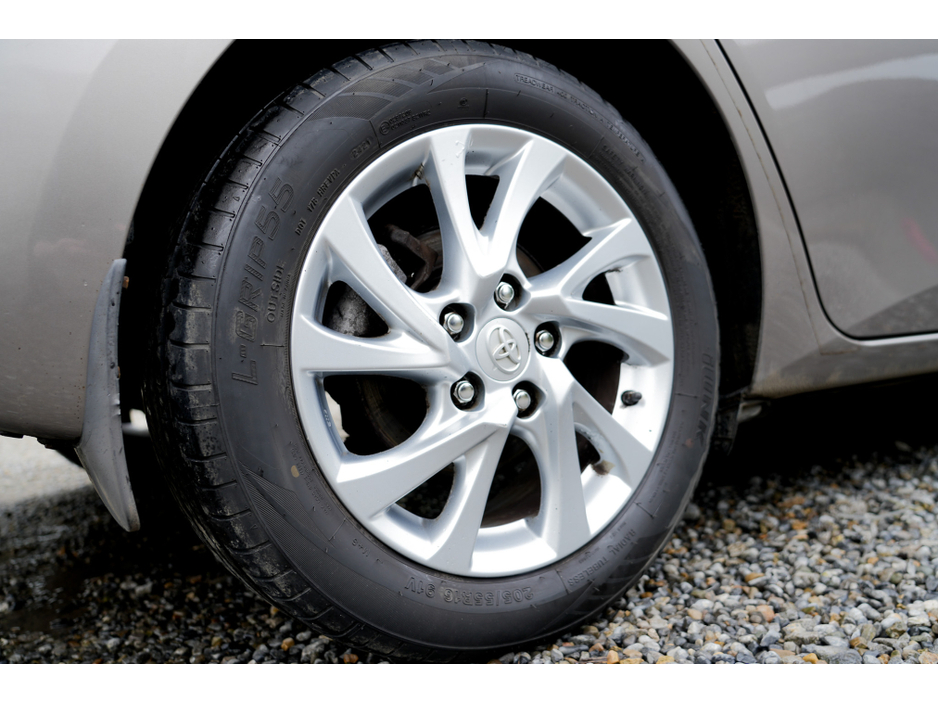 2016 Toyota Auris - image 10