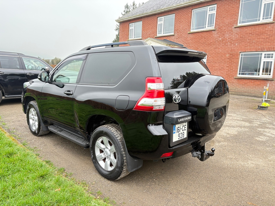 2016 Toyota Landcruiser - image 7