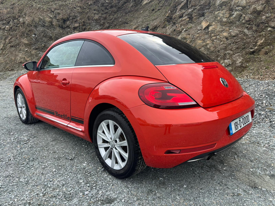 2018 Volkswagen Beetle - image 4