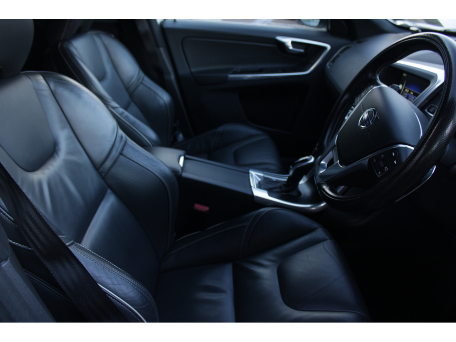 2016 Volvo XC60 - image 10