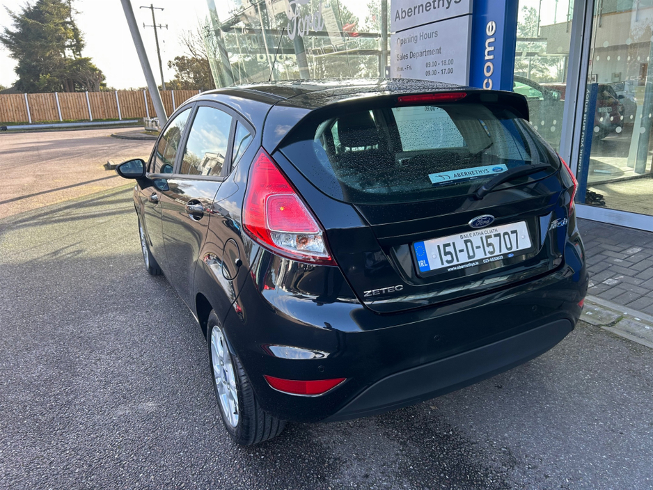 2015 Ford Fiesta - image 3