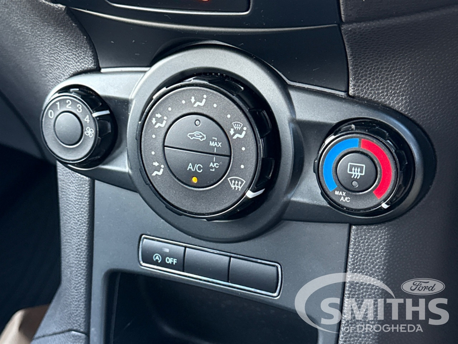 2015 Ford Fiesta - image 18