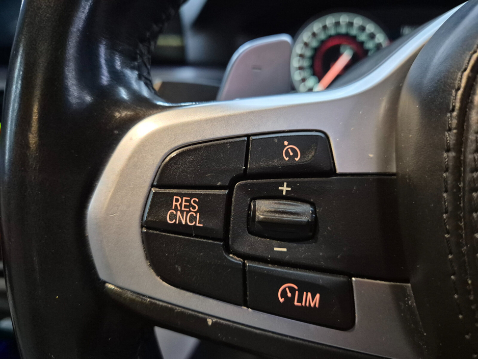 2017 BMW 5 Series - image 17