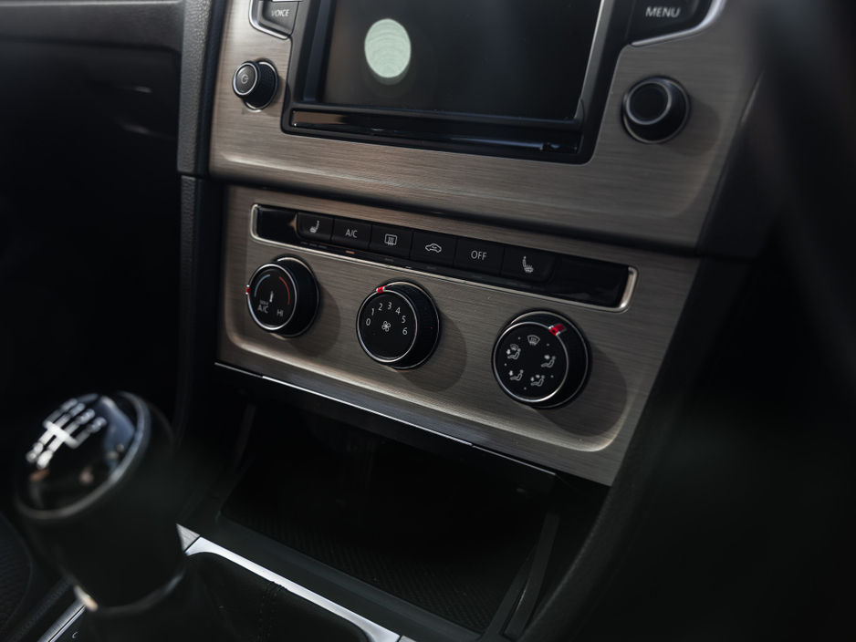 2016 Volkswagen Golf - image 11