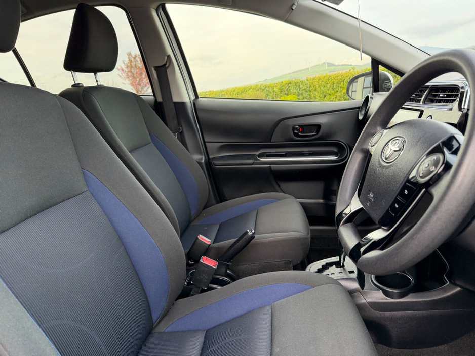 2018 Toyota Aqua - image 11