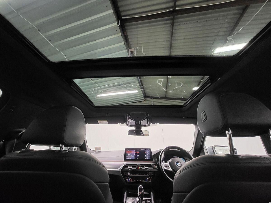 2023 BMW 5 Series - image 24