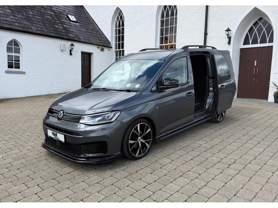 2023 Volkswagen Caddy - image 9
