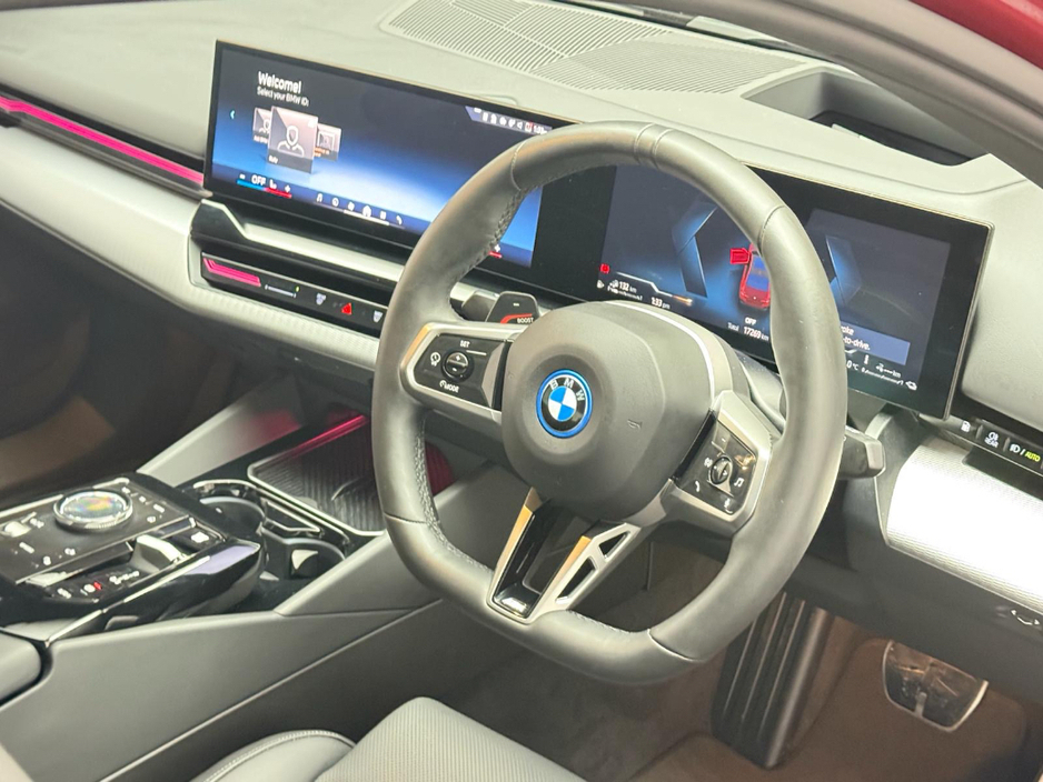 2024 BMW 5 Series - image 10
