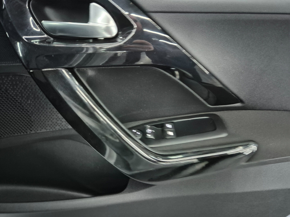 2016 Peugeot 208 - image 18