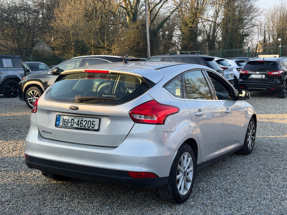 2016 Ford Focus - image 4