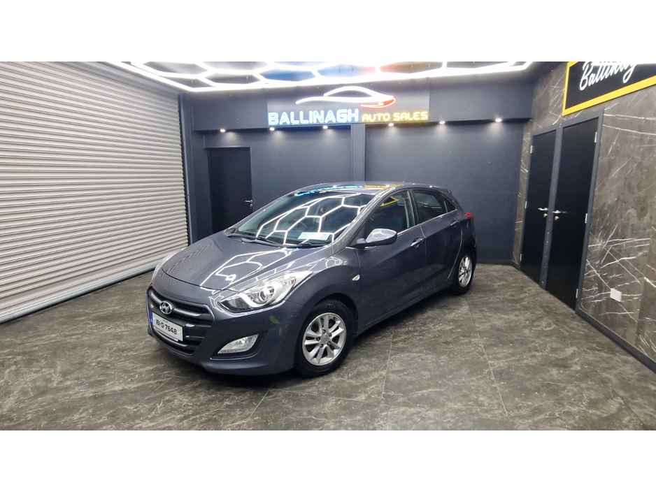 2016 Hyundai i30 - image 3