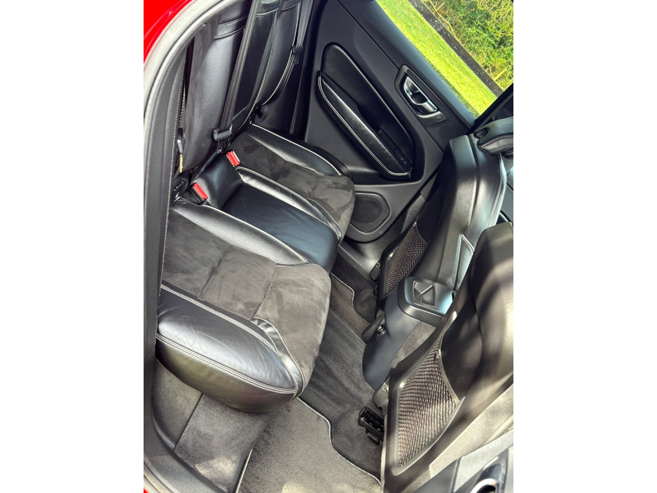 2018 Volvo XC60 - image 9