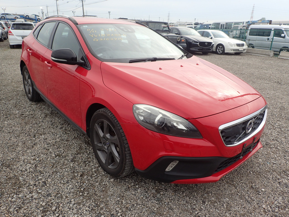 2016 Volvo V40 2.0 D4 CROSS COUNTRY BLACK SERIES DIESEL 190 BHP AUTOMATIC // FULL LEATHER ELECTRIC SEATS // REVERSING CAMERA // CRUISE CONTROL // LANE ASSIST // FULL HARMAN KARDON SURROUND SOUND SYSTEM // TOP SPEC €14,950