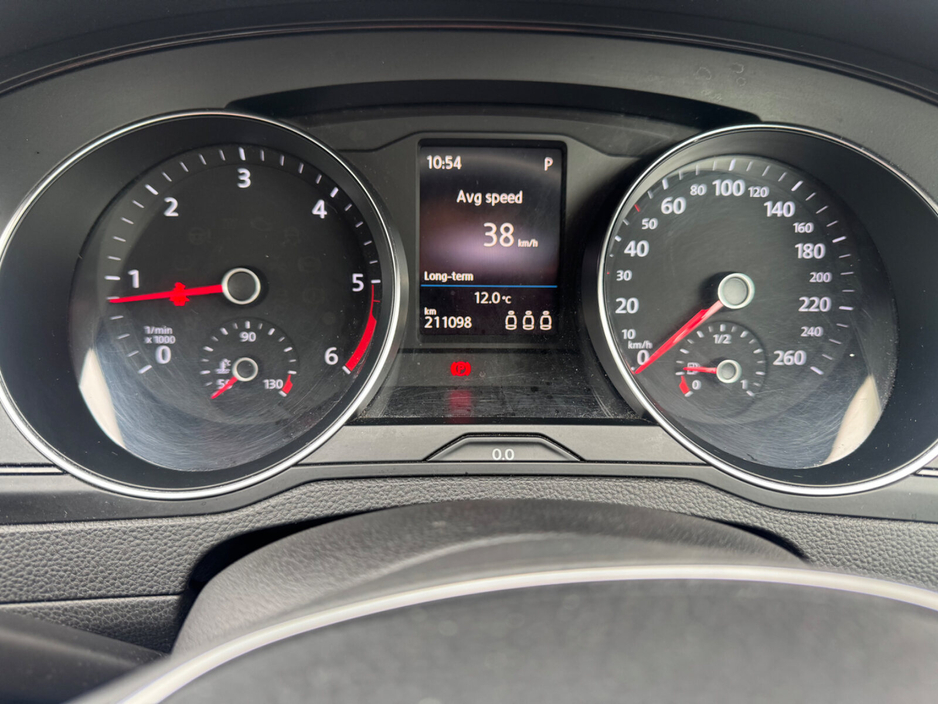 2018 Volkswagen Passat - image 16