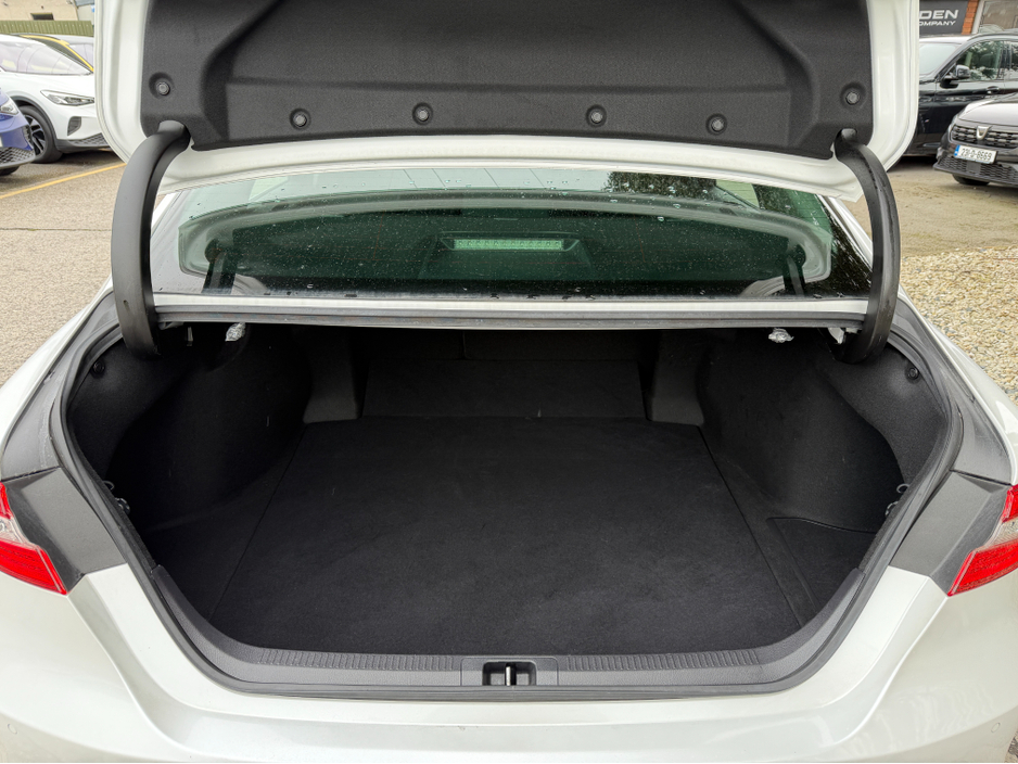 2020 Toyota Camry - image 24