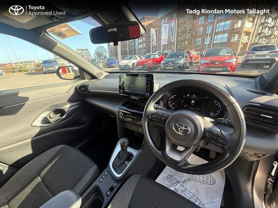 2023 Toyota Yaris Cross - image 12