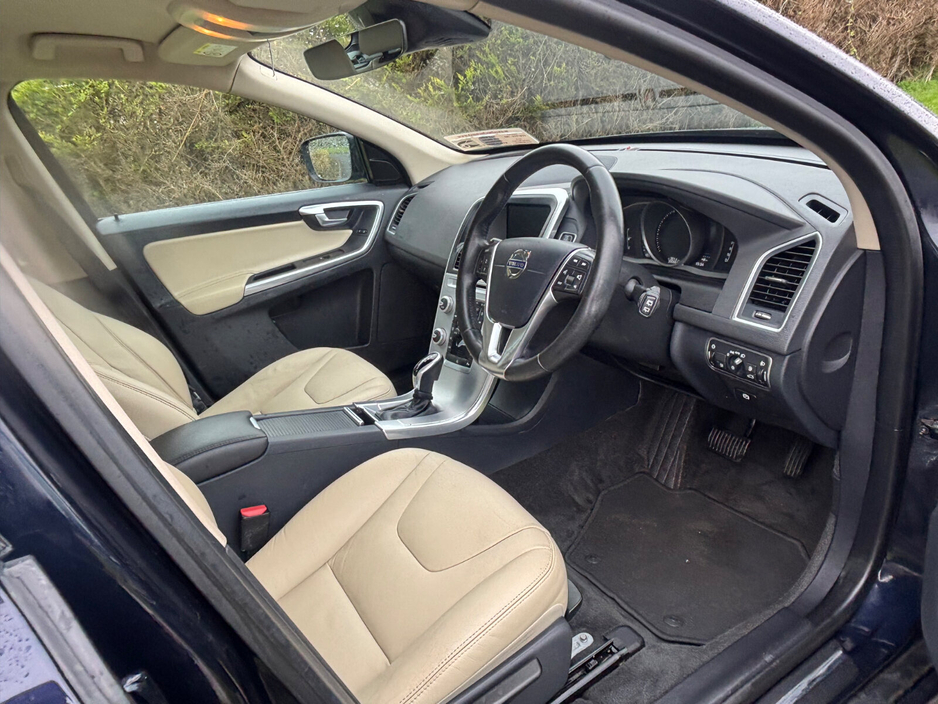 2017 Volvo XC60 - image 9