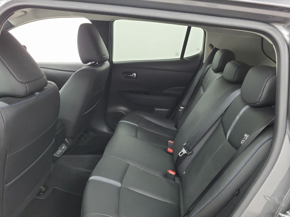 2024 Nissan Leaf - image 7