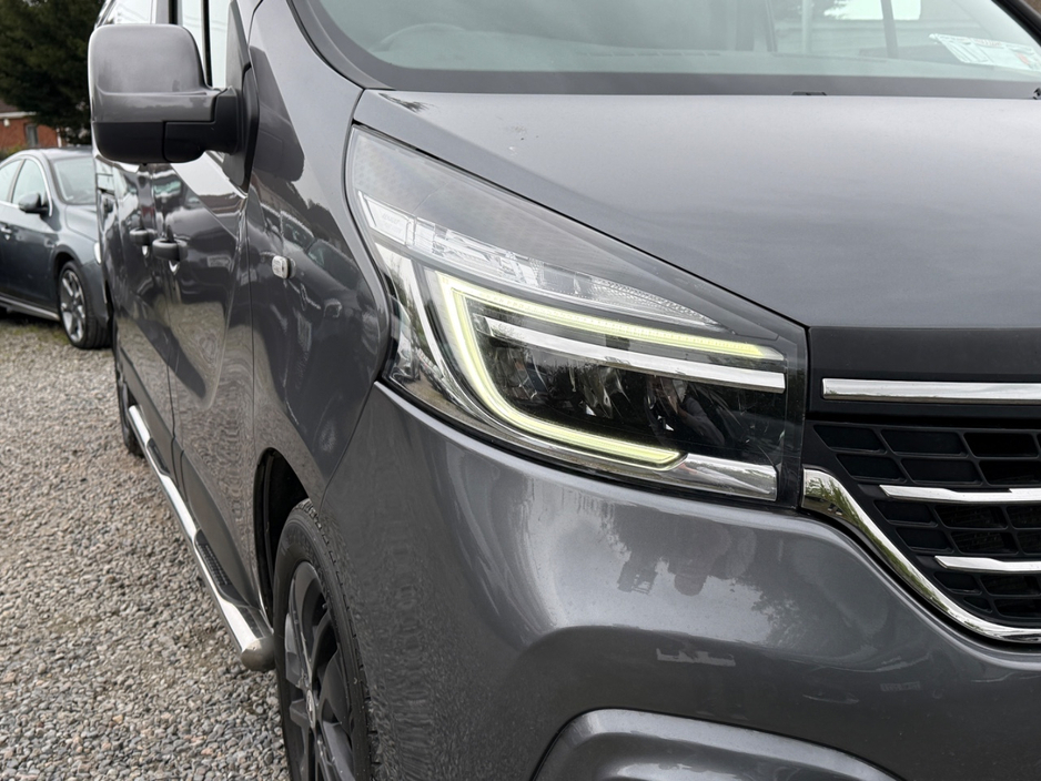 2021 Renault Trafic - image 27