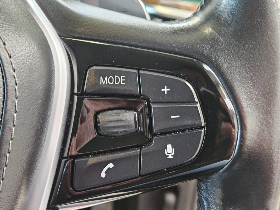 2018 BMW 5 Series - image 10