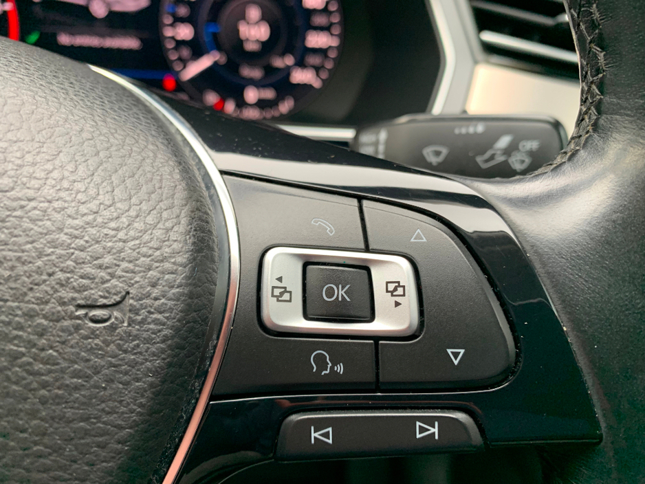 2017 Volkswagen Passat - image 31