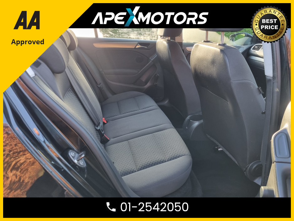 2010 Volkswagen Golf - image 12