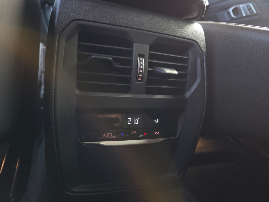 2022 BMW 3 Series - image 14