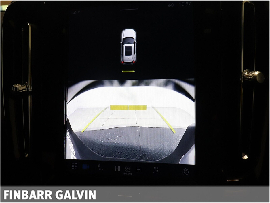 2025 Volvo XC40 - image 16