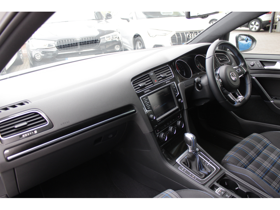 2016 Volkswagen Golf - image 22