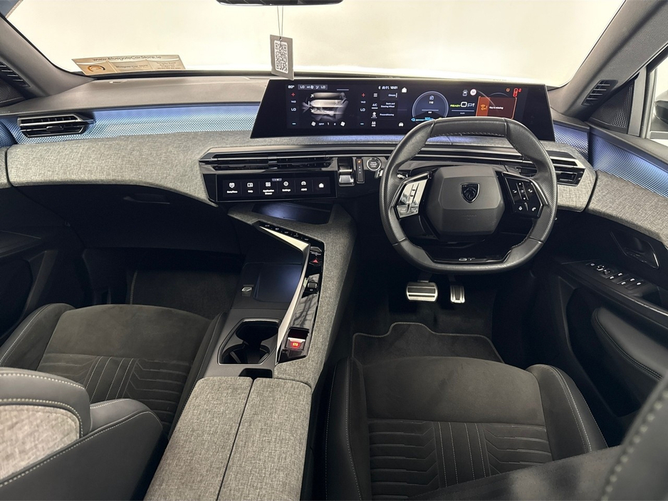 2025 Peugeot 3008 GT EV**DIGITAL DASH**TOUCH SCREEN MEDIA**APPLE CAR PLAY**HEATED SEATS**HEATED STEERING WHEEL**ELECTRIC TAILGATE**CRUISE CONTROL**MULTIFUNCTIONAL STEERING WHEEL**REVERSE CAMERA**PARKING SENSORS** €35,995