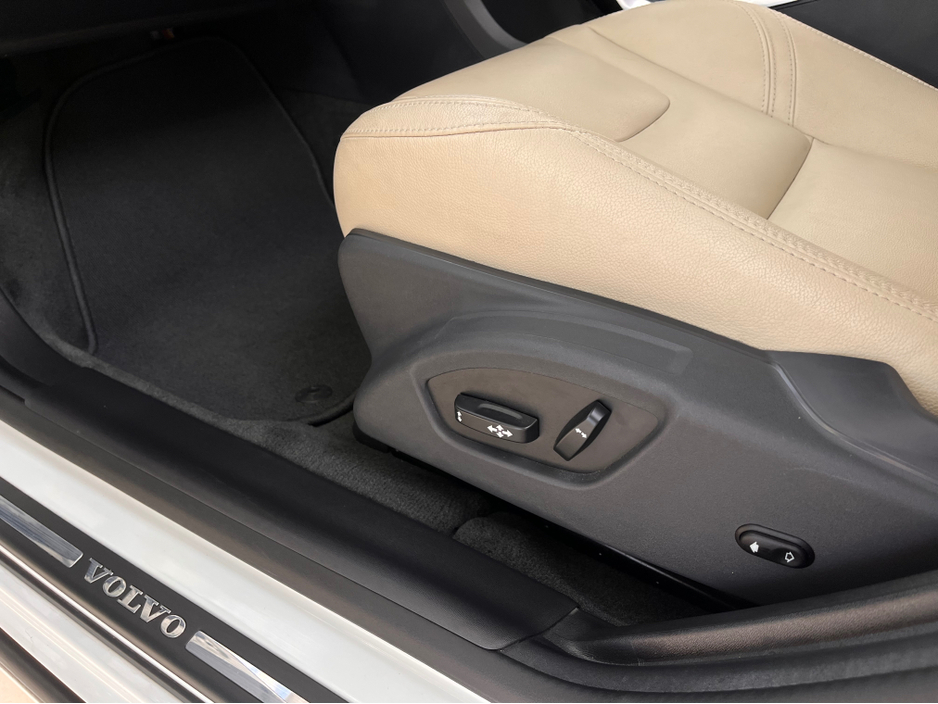 2016 Volvo S60 - image 21