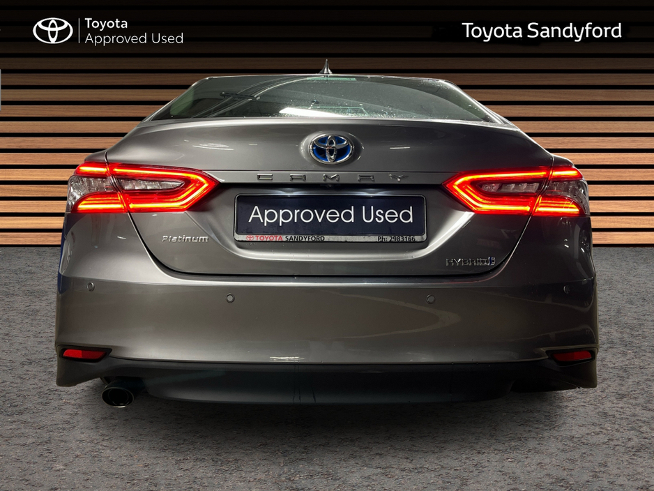 2023 Toyota Camry HYBRID PLATINUM AUTO // FULL LEATHER HEATED & COOLING ELECTRIC SEATS // BLUETOOTH // SAT-NAV // REAR CAMERA & PARK ASSIST // FULL WARRANTY €44,945